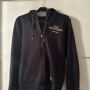 Peak performance hoodie  - Storlek S, fint skick 