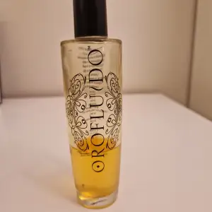 Orofluido hårolja. 100ml ca 40 % kvar av flaskan ifall man vill känna på den/testa innan man köper.