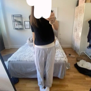 Fina blåa Pyjamas byxor  - Pyjamas byxor blåvitt randiga från lager 157, jätte fint skick 