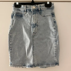 Jeanskjol  - Jeanskjol🩵 storlek Xs🩵 Använd få gånger, bra skick🩵Skriv privat för fler bilder eller frågor!🩵