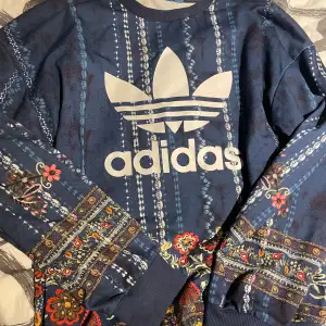 Limited edition adidas sweatshirt Xs men passar även s