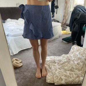 Sommarkjol - Fin omlottkjol med dragkedja. Sval och fin 