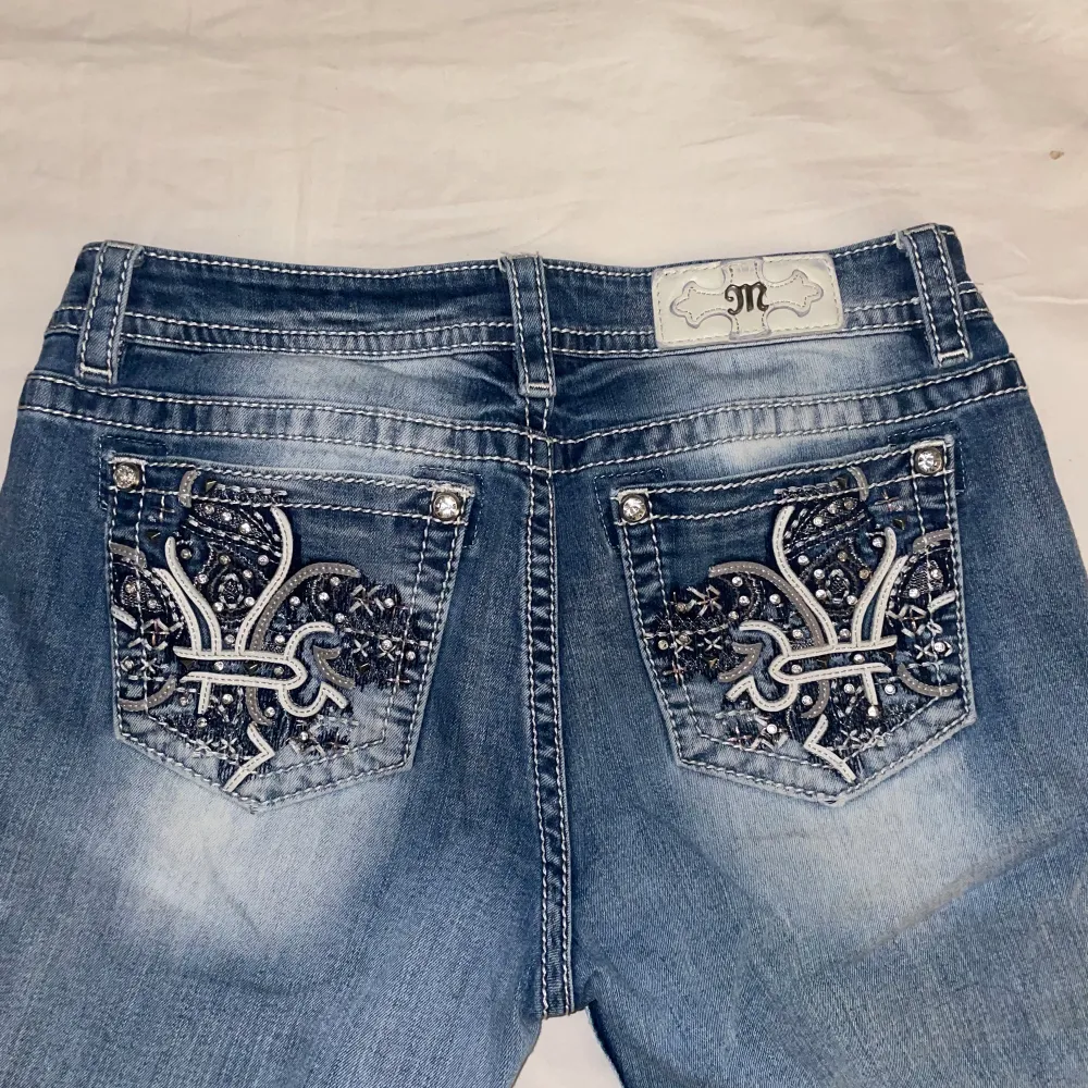 Miss me jeans skinny. Köpta secondhand, små defekter som knappt syns skriv privat om ni vill ha bilder! . Jeans & Byxor.