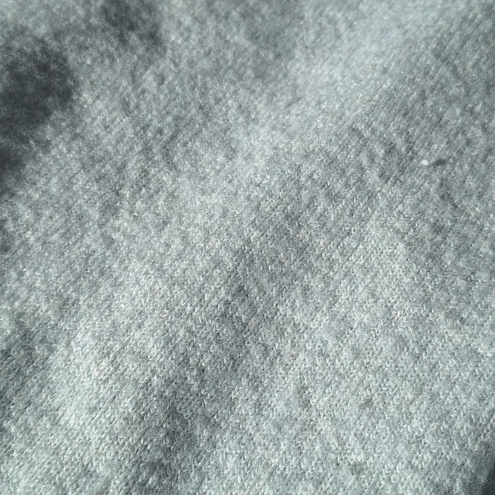 En jättefin stickad, turkos tröja ifrån H&M💘 Den har korta ärmar och är använd endast en gång i somras. Storlek XS men kanske även passar S. Köpt för 249 kr 🩷 (första bilden är lånad). Stickat.