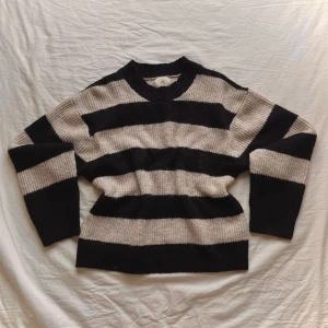 Gosig stickad tröja från H&M - Supergosig och mysig stickad tröja från H&M 🩷 varm och skön, storlek XS men passar också som S/M😊