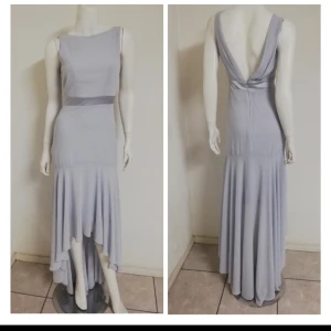 Stilren balklänning festklänning storlek 34 - Galet snygg och smickrande balklänning i ljusg lila/grå/blå crepechiffong. Amvänd 1 gång