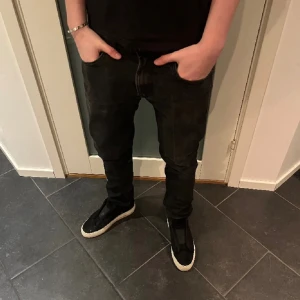 Lee jeans  - Säljer dessa snygga lee jeansen i använt skick. Det är bara att skriva om du har fler frågor. 