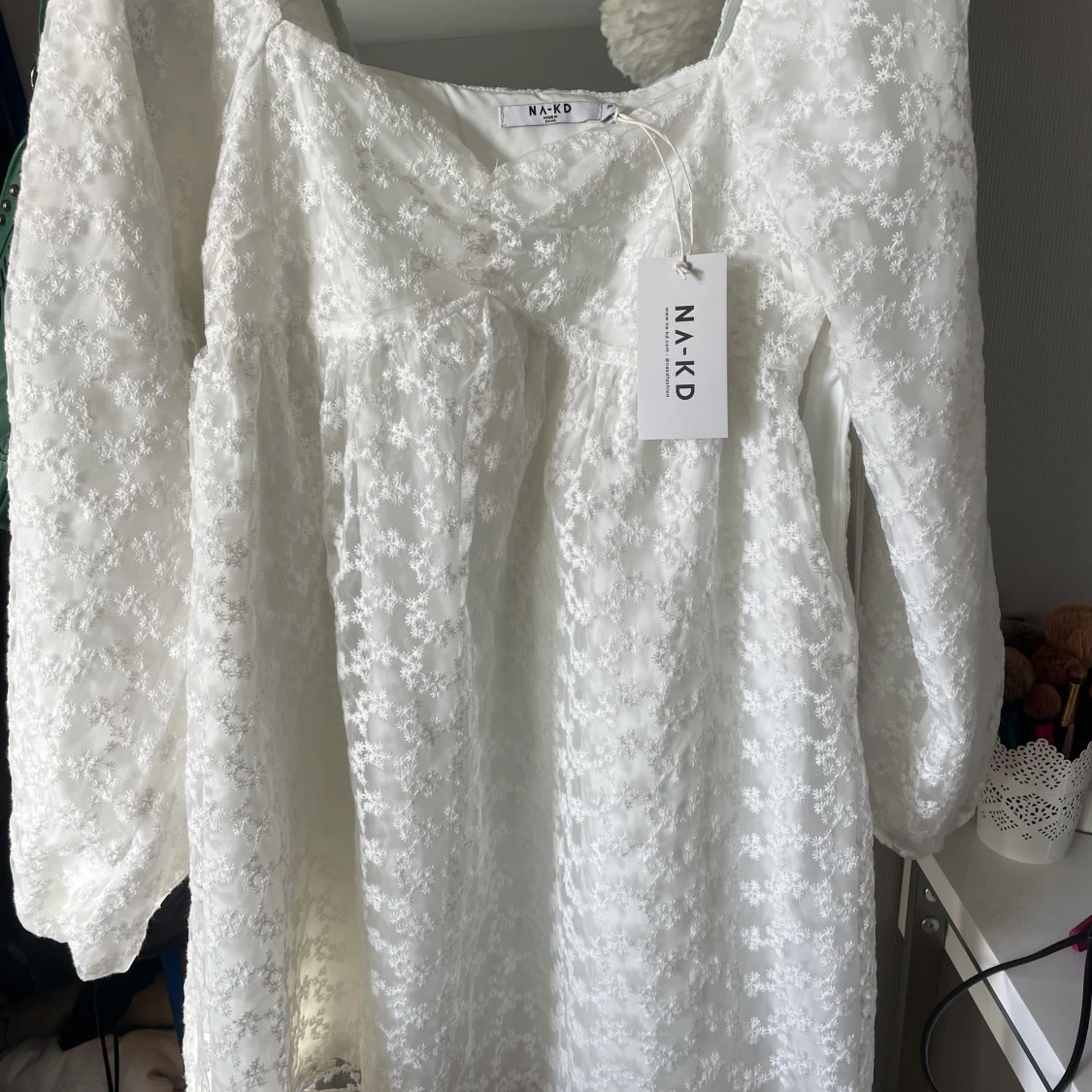 NA-KD vit klänning - 90
