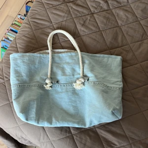 Väska - Söt liten strandväska säljes