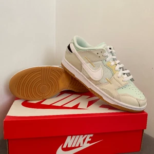 Nike Dunk Low Scrap Sea - Nike Dunk Low Scrap Sea | Storlek: 40 | Helt nya med Box och Kvitto