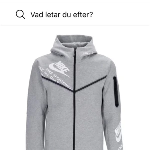 Nike Tech  - Yoo säljer min Nike Tech då jag it använder den mkt mer, den e i bra skick och jag köpte den för 1 år sedan ( pris kan diskuteras och byter gärna men helst mot saker som e runt samma pris värde)