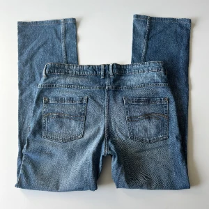 Ljusblåa jeans - Lågmidjade ljusblåa jeans från Blue Motion. Midjemått: 86 cm. Innerbenslängd: 75 cm. Inga defekter. Modellen är 167 cm lång. Skriv privat för mer bilder och mått! 💕