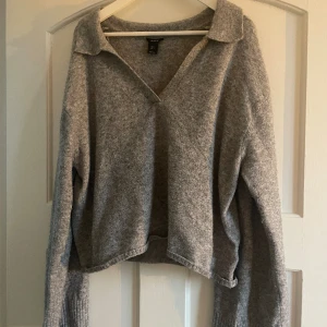 Stickad tröja - Stickad tröja från Lindex. Använd men i mycket bra skick!