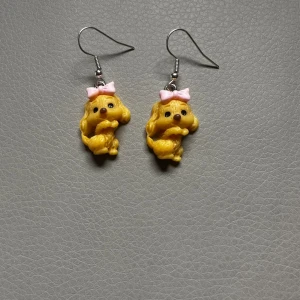 Örhänge söta hundar - Nya örhänge med hundar. Krokarna är inköpta som nickelsäkra.