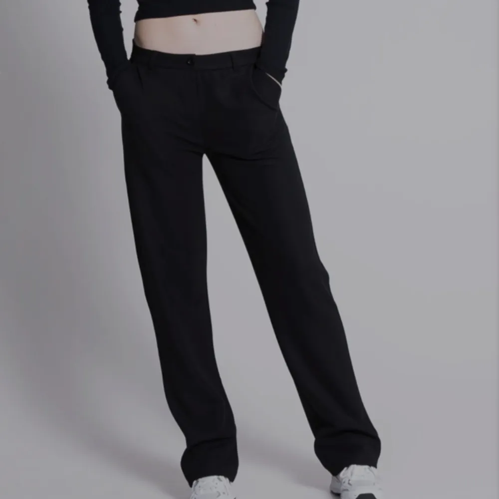 Svarta kostymbyxor Storlek S  . Jeans & Byxor.