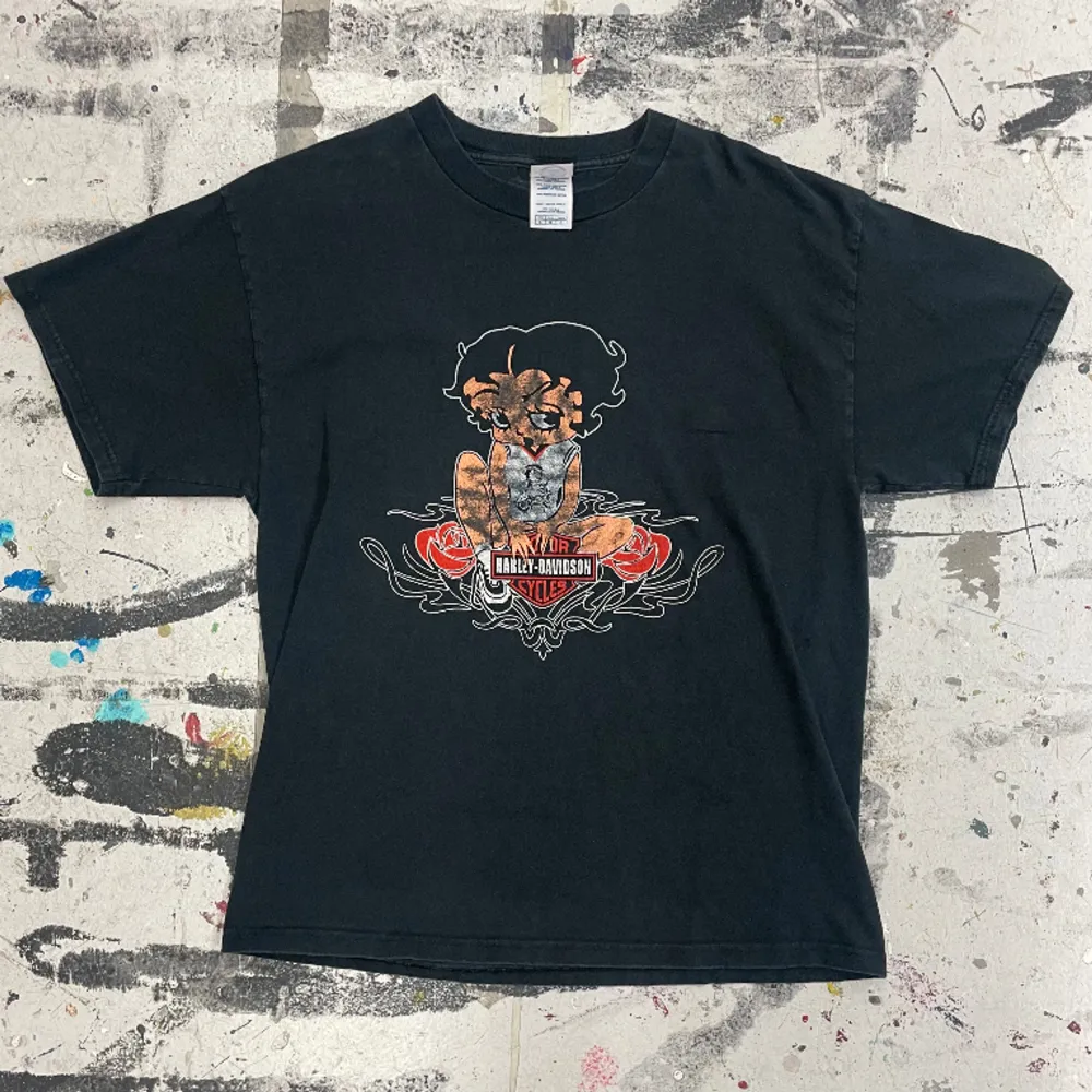 Vintage Betty Boop x Harley Davidson T-shirt. . T-shirts.