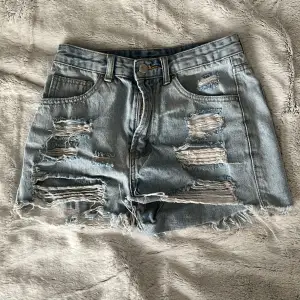 Fina jeans shorts som inte kommer till användning, ser inget fel med de!💕 Storlek XS