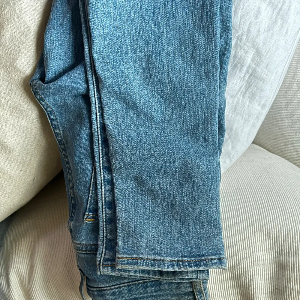 Fina jeans från Levi’s, väldigt mycket stretch. Tyvärr blivit för små för mig.  Storlek 24x30. Jeans & Byxor.