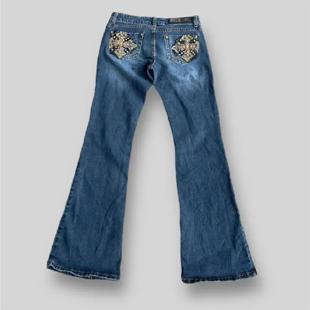 ett par byxor som är för långa för mig, midjemått 37 ytterbenslängd 100. Jeans & Byxor.