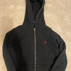 Ralphlauren törja  - Bra skick använd lite.storlek xs. Ny pris 1400  Säljs för 400 