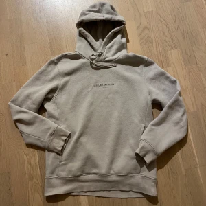 Grå/vit hoddie  - Huvtröja i fint skick 