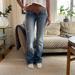 Sååå snygga lowwaist jeans  - Modell 169, lite små men går att stänga🥰