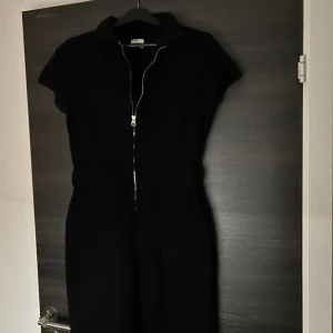 Sista chansen!!! Jeans jumpsuit  - Sista chansen!! Rensar nu ut min garderob, fraktas den 7/2! 💕 Skriv för mer info om plagget😊