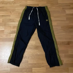 Acne Studios Trackpants - Acne Studios Trackpants Köpte på Aplace i Stockholm  Storlek: S  