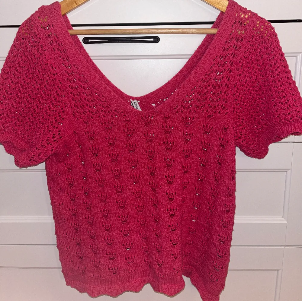 Superfin rosa tröja från ONLY st S, använd ett fåtal gånger så den är i bra skick💞skriv om du har mer frågor. Stickat.