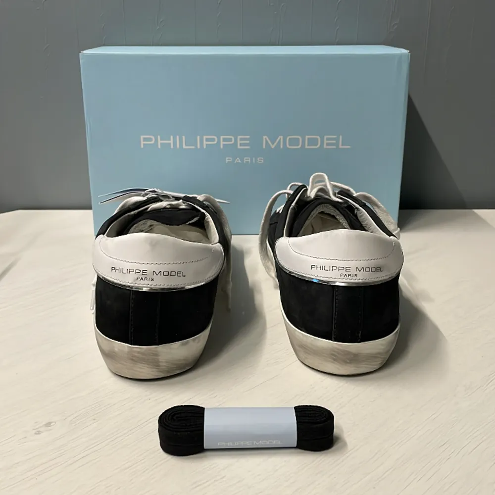 Philippe model skor i storlek 43! Helt nya med allt OG✅Nypris 3900kr, säljs för 3199kr STEAL❗️. Skor.