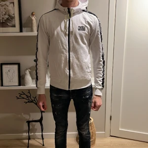 Armani tröja - Armani tröja  Storlek S 