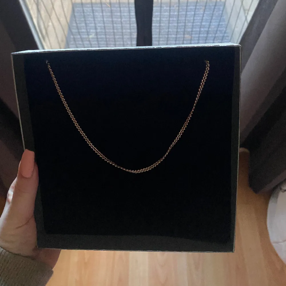 Äkta silver halsband aldrig använd Köpt för 949kr. Accessoarer.