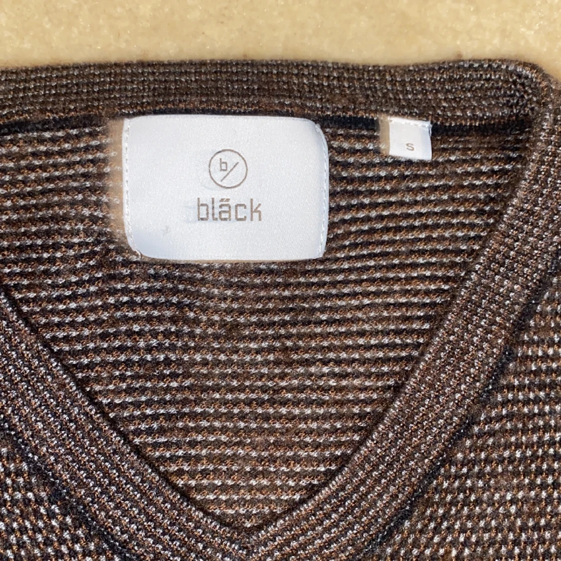 Stickad v-tröja - 90