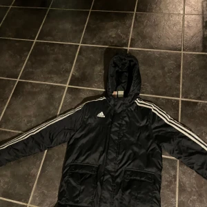 Adidas jacka - Fint skick storlek 152