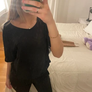 Zara tröja💞 - Använt få tal gng, super söt med två öppningar på sidan(skriv om du vill ha bild)! 💞