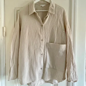 Matchande det från COS - MATERIAL: Se bild STORLEK: M + M SKICK: Utan anmärkning  PRIS: 950kr