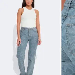 Säljer dessa jättefina gråa jeans från bikbok då dom tyvärr har blivit för små för mig. Är samma modell som på bilden fast i grå. Storlek: waist 28, length 30. Pris 100 + frakt