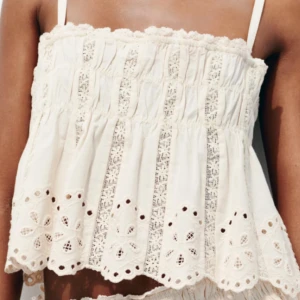 ❤️‍🔥Vit spetstopp zara❤️‍🔥 - Säljer denna spetstopp från zara i storlek M använd 1 gång❤️‍🔥