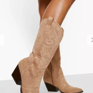 Cowboyboots  - Boots i storlek 38, lite smuts längst ner men enkelt att tvätta bort