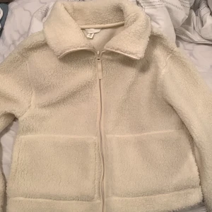 Jacka  - Från H&M, ej använd. Passar S oxå