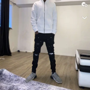 Jenns  - Från Zalando och är bra men dom passar inte mig så jag vil sälja dom