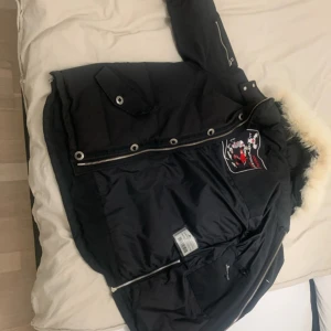 Mosse jacka  - Säljer min äkta mosse jacka på grund av att har bytt klädstilen säljer 1200kr