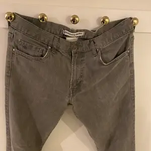 Säljer dessa j Lindberg jeans i storlek 33 kvinn storlek. Bra skick. Finns att hämta i östra Göteborg eller så kan jag skicka men då står köparen för frakten.