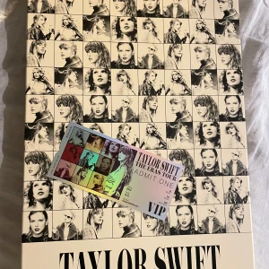 VIP MERCH TAYLOR SWIFT - Fullt VIP merch kit Taylor Swift! (Ej biljett utan merch) 