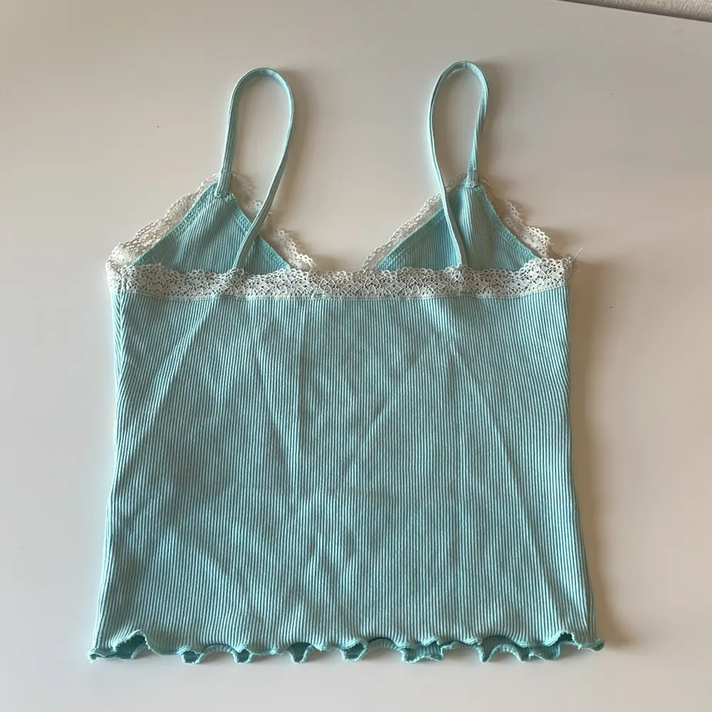 Säljer mitt jättegulliga baby blåa linne från lager 157 i storlek XS, som är perfekt inför sommaren.😊 Använd några enstaka gånger men säljs för att den blivit för liten🙁(15kr frakt). Toppar.