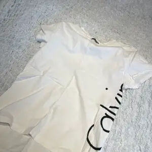T-shirt, Calvin Klein, bra skick inte använd mycket