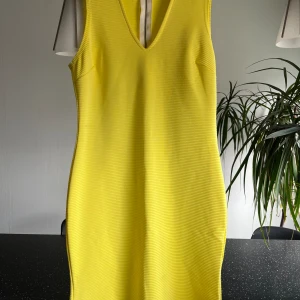 Klänning strlk 36, 60kr - Knappt använd. 