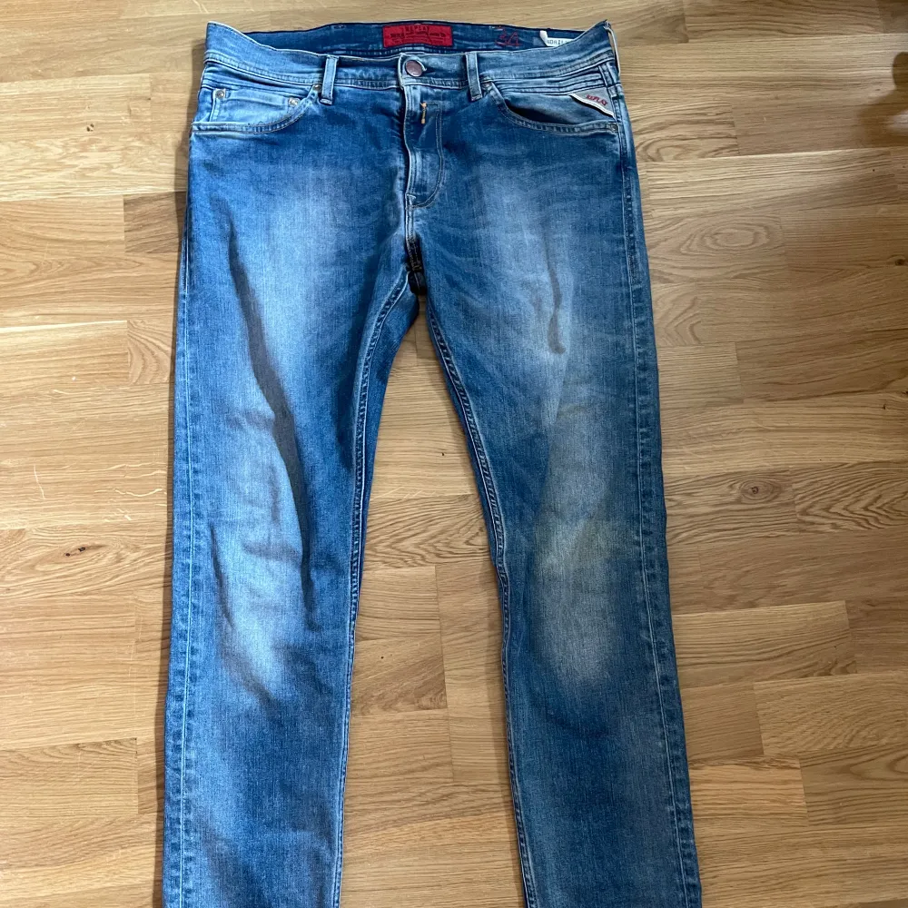 Riktigt snygga Replay jeans i riktigt bra skick🙌🏻. Jeans & Byxor.