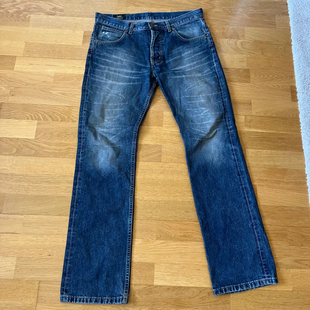 Skitsnygga laidback lee byxor  Midjemått 92cm Ytterbenslängd 107. Jeans & Byxor.