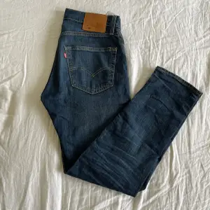 Sälje nu mina snygga slim fit Levis jeans i modellen 502 nypris ca 900kr